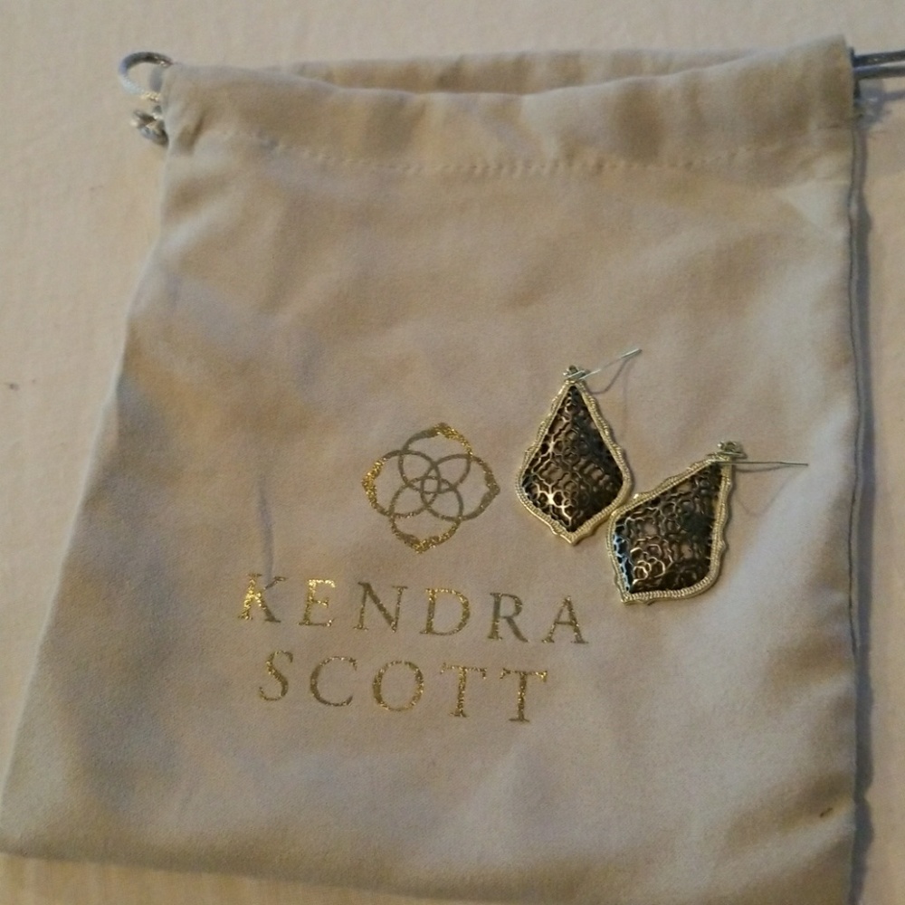 Kendra Scott Addie earrings